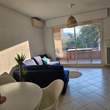 T2 Neuf Et Calme Au Coeur De Sanary Avec Terrasse Et Box Apartman Kültér fotó